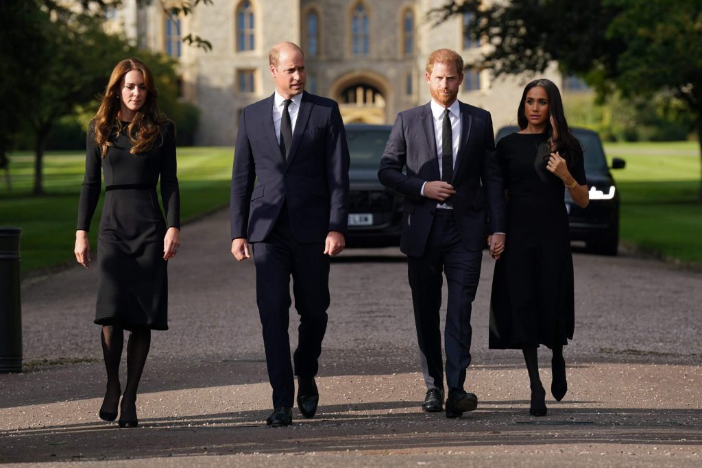 How long should members of the royal family continue to wear black?