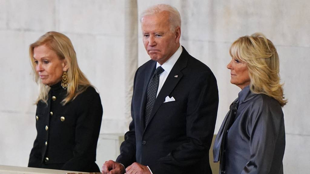 Biden, Macron and other world leaders bid farewell to Elizabeth