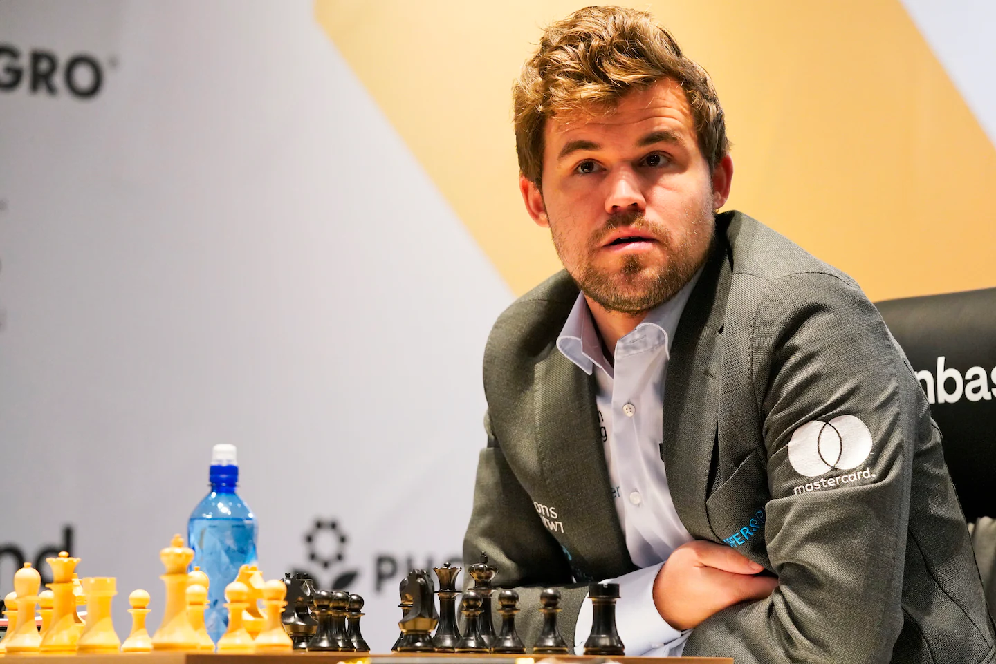 Magnus Carlsen resigns from chess match against Hans Niemann