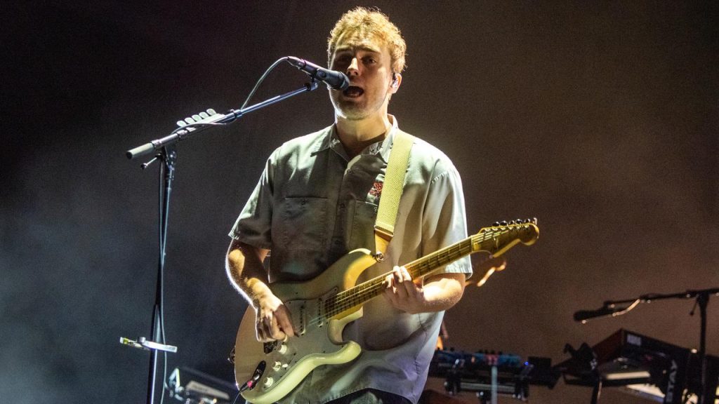 Sam Fender cancels rest of his tour due to mental issues |  Currently