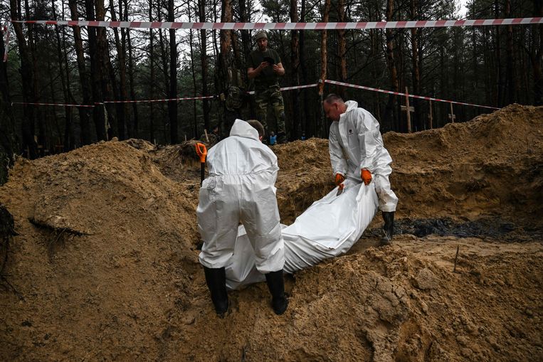     Two people in charge of forensic medicine carry a body bag in a forest on the outskirts of Izhum.  AFP photo