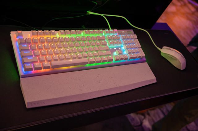 Photo of the Philips Evnia 7000 wireless mechanical keyboard.