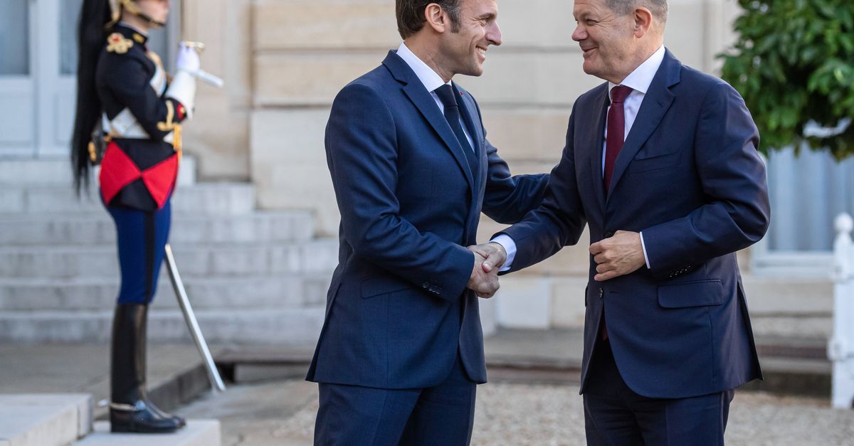 Diplomatic stab refers to Macron and Schulz's relationship