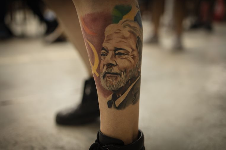 A Lola fan tattooed his picture on his leg.  Statue of Nikola Zulin