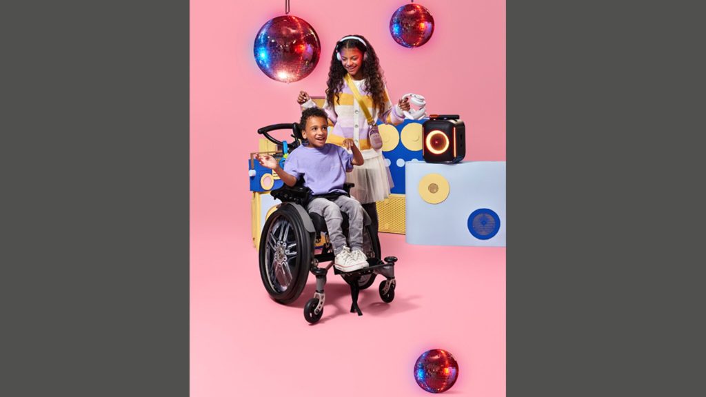 Arkey (6) is in a wheelchair and lights up in a bol.com game book