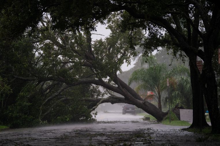 Hurricane Ian makes landfall in Florida, storm surge measured at 3.6 meters
