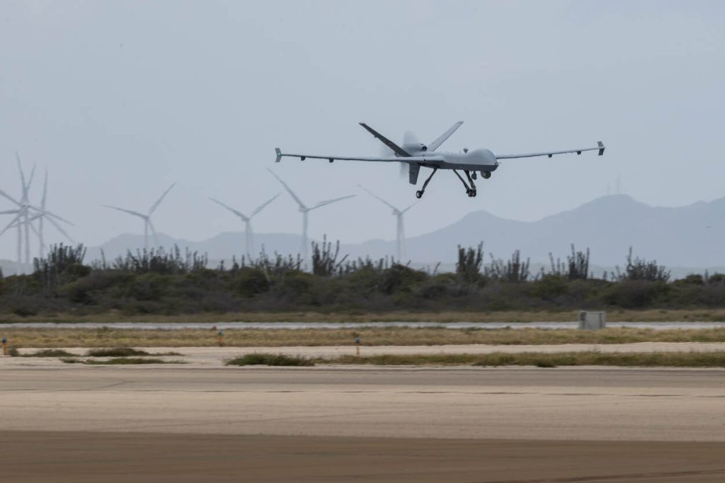 Secretary of State van der Maat builds Reaper plane over US desert |  news item
