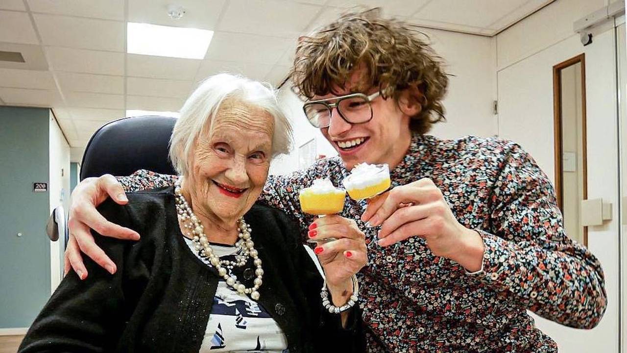 The story of Teun (23 years old) who lives in a nursing home is filmed