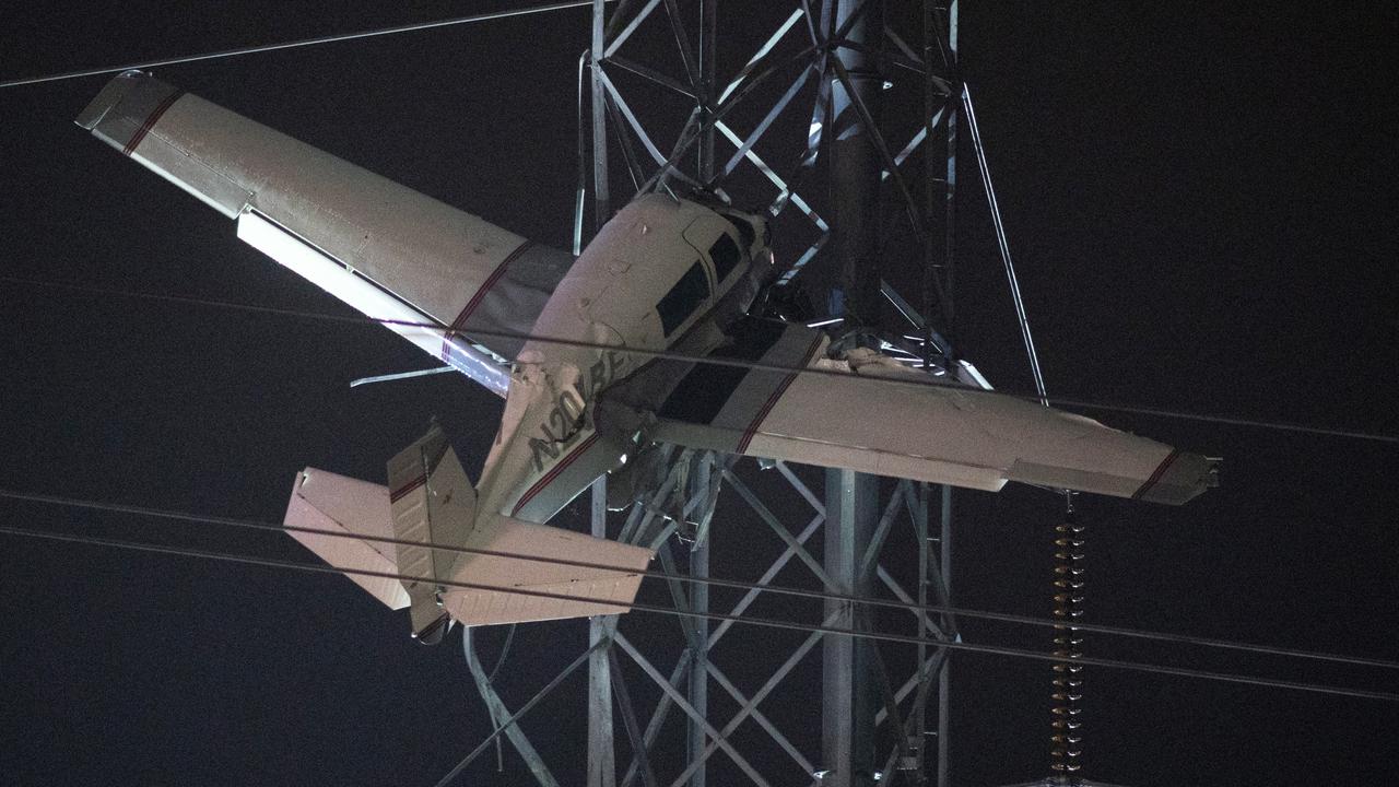 An airplane got stuck in power lines near Washington |  Abroad