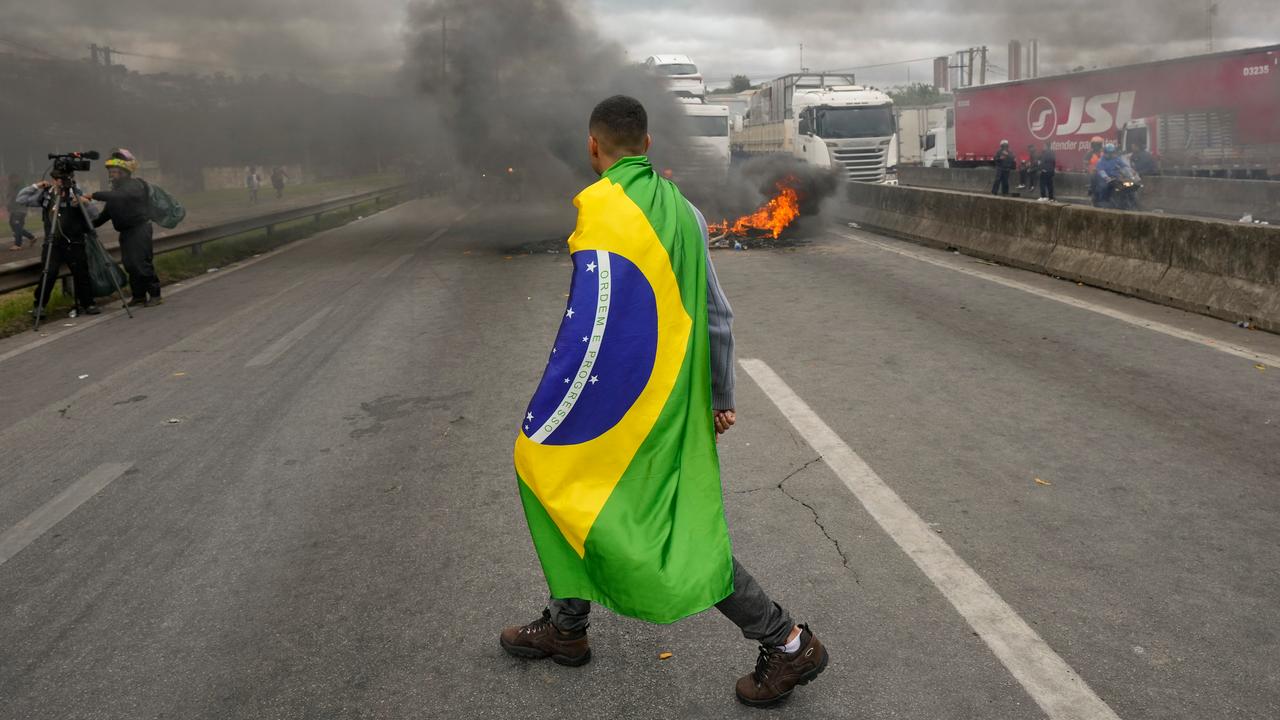 Bolsonaro asks his supporters to stop blocking highways: 'illegal' |  Currently