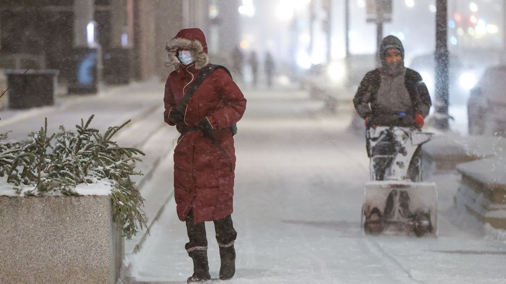 Winter weather causes deaths and many power outages in US
