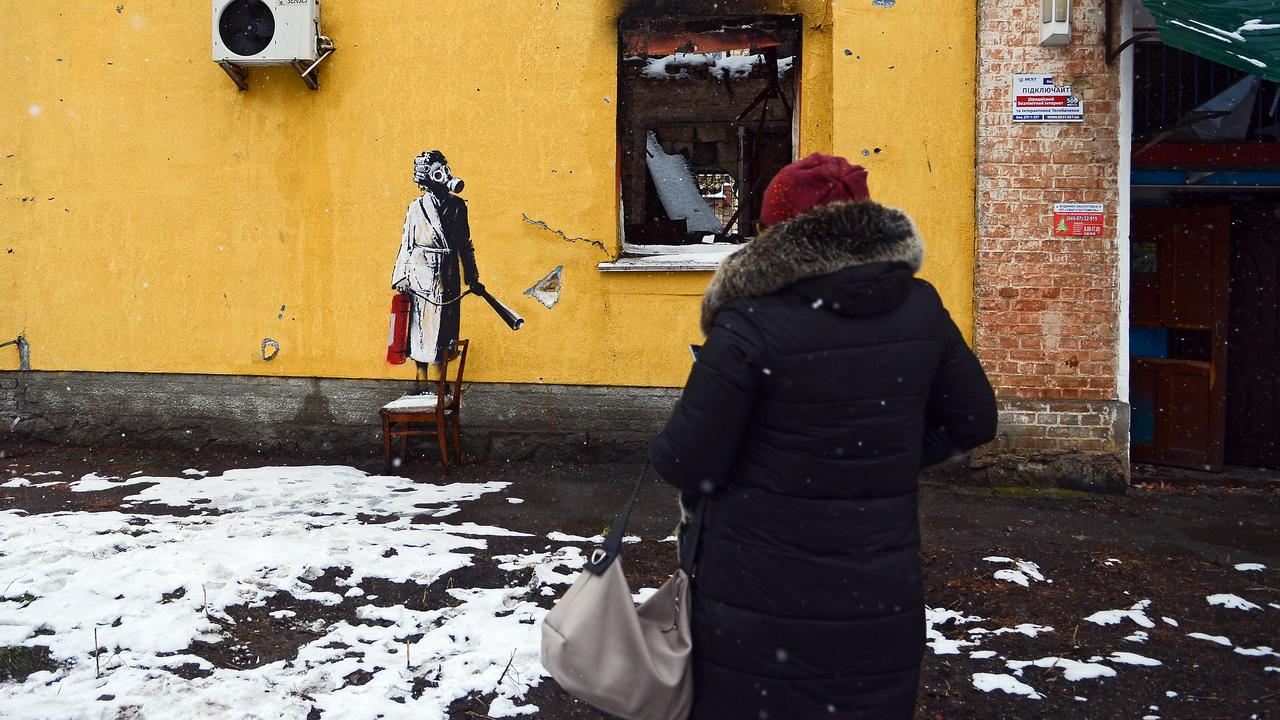 A group that wanted to cut Banksy's artwork off a wall has been arrested in Kyiv |  The war in Ukraine