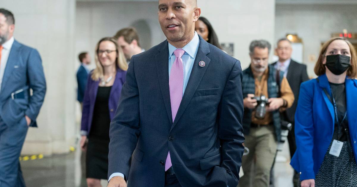 Hakeem Jeffries (52) succeeds Nancy Pelosi (82) as the first black congressional leader in the Capitol |  Abroad