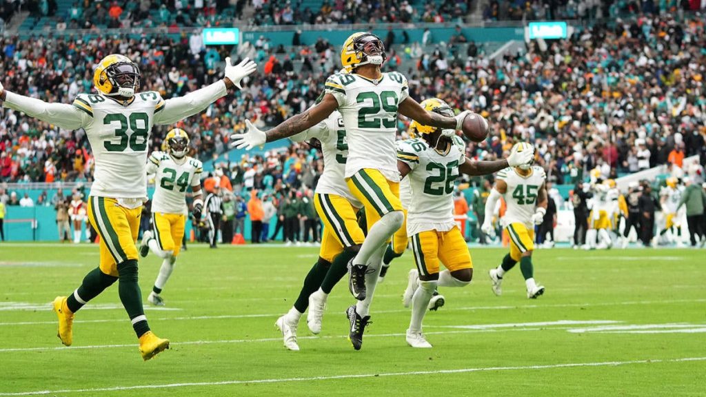 NFL Week 16 grades: Pirates' Tom Brady got a "C" for Christmas win;  Packers earn a "B+" for upsetting the Dolphins