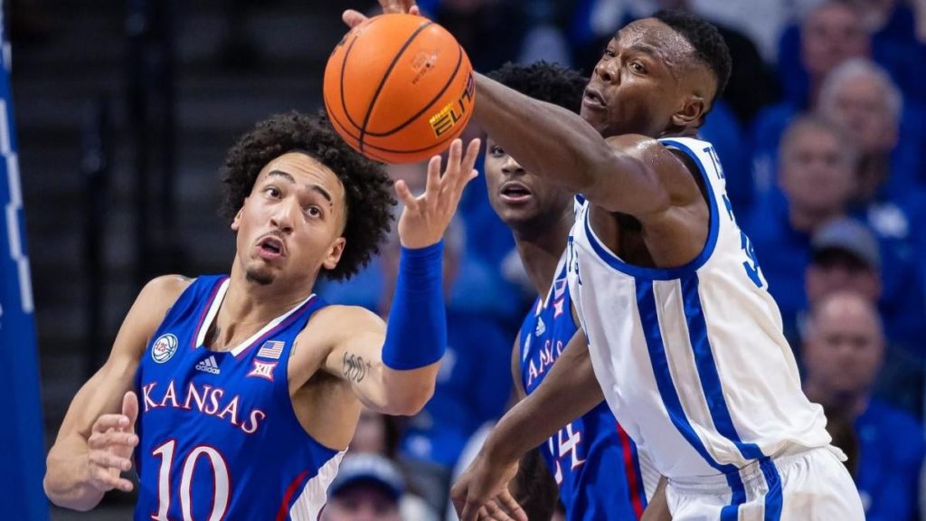 Kentucky vs. Kansas, quick points: The Jayhawks lose a three-game losing streak with a win on the road in the Blue Bloods clash