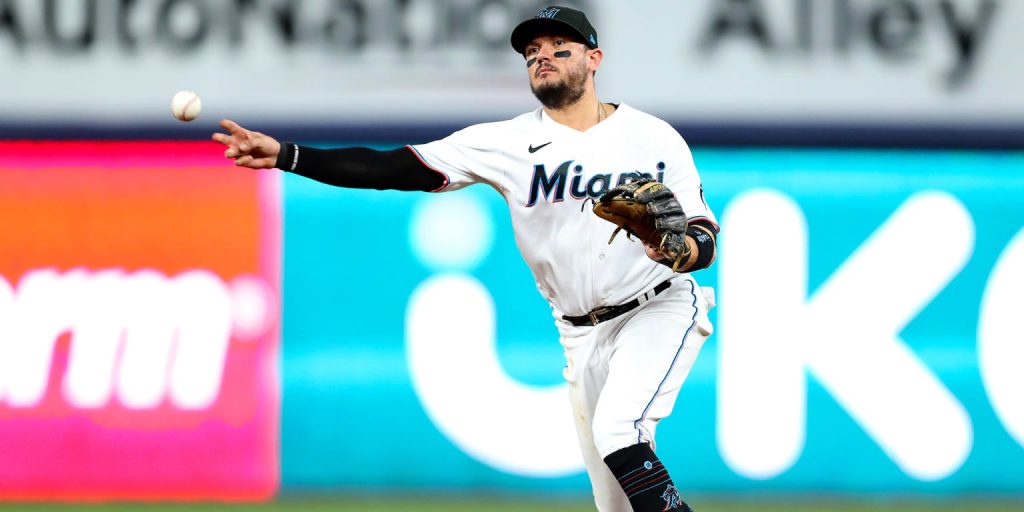 Miguel Rojas traded to the Dodgers from the Marlins