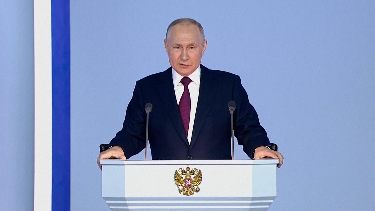 Beeld uit video: Poetin: 'Rusland schort deelname kernwapenverdrag op'