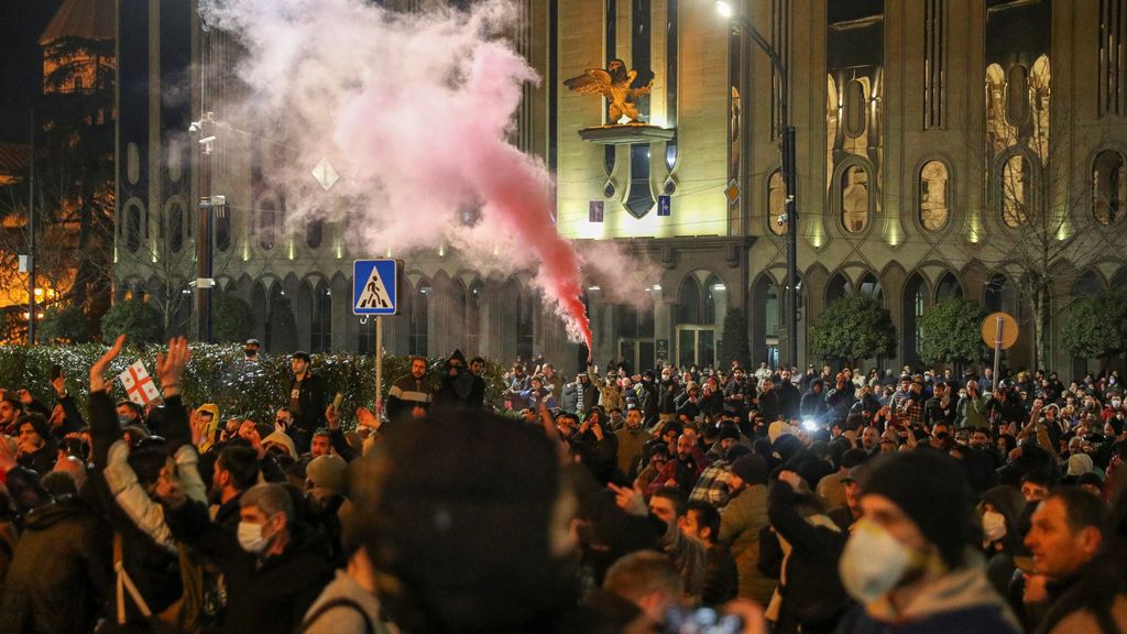 Tear gas used in Georgia to protest against 'Russian' law