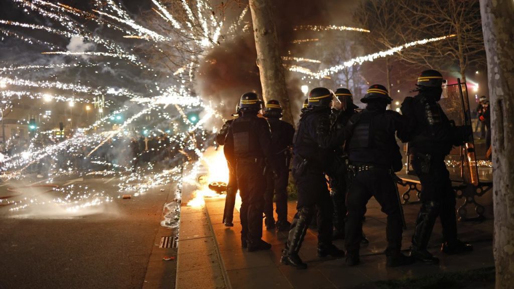 Riots in France again because of pushing through the retirement age increase |  outside