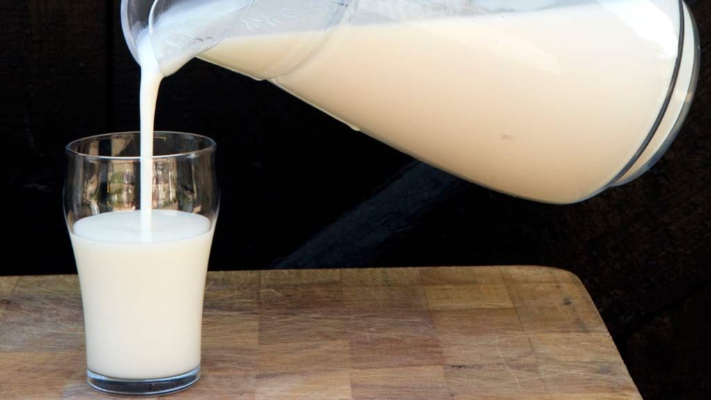 Criticism of a tax rule that makes oat milk more expensive, but not regular milk