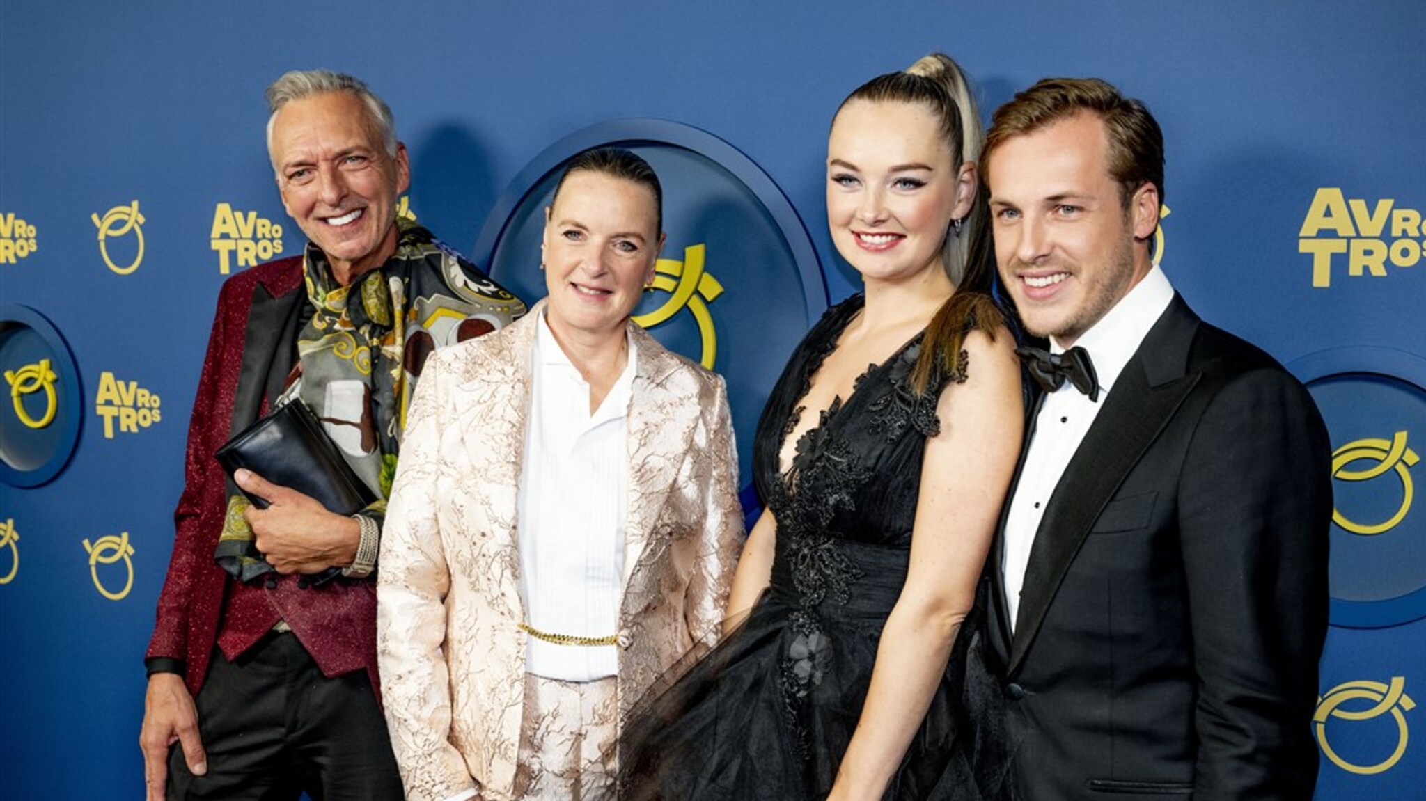 Meilandjes chooses her gala costumes in complete disarray: 'just like a black swan'