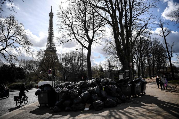 There are also mountains of rubbish on the streets around the famous Eiffel Tower.