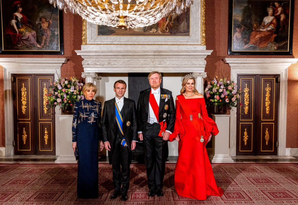 Máxima wears this during a state banquet