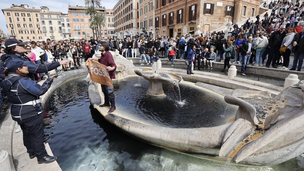 Italy wants to take tougher action against tarnished monuments, with hefty fines