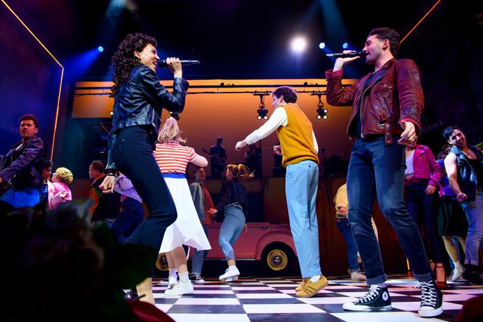 Danique Graanoogst and Tristan van der Lingen in Grease