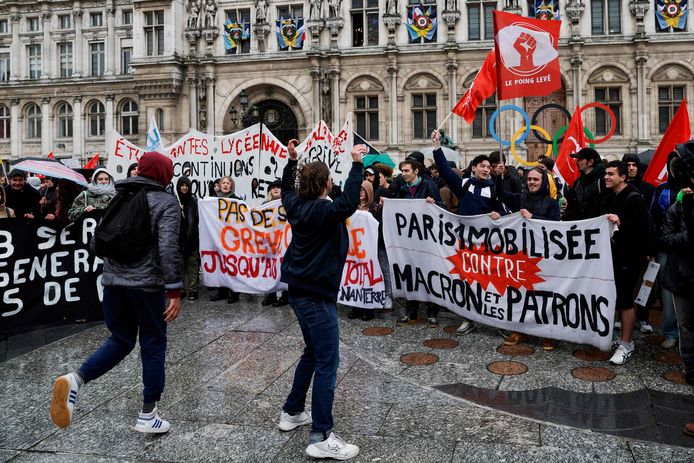 Today, new protests against the new French retirement law.