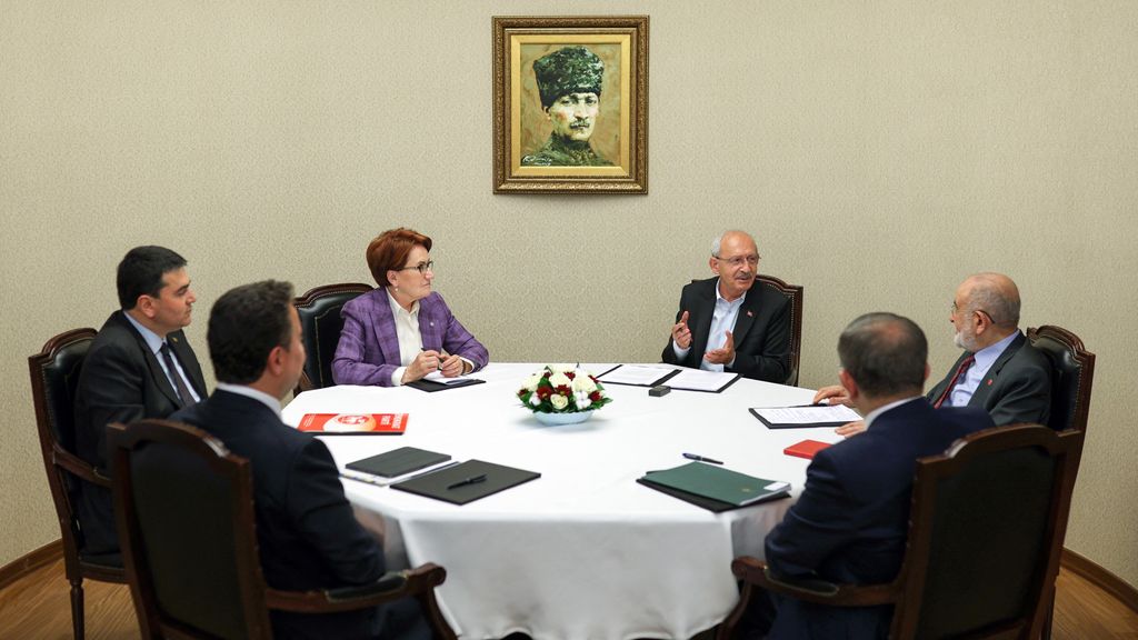 The Turkish opposition holds summit talks before a crucial round of elections