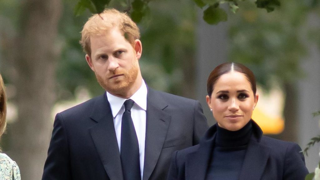 Are paparazzi allowed to stalk Harry and Meghan under US law?  |  modes