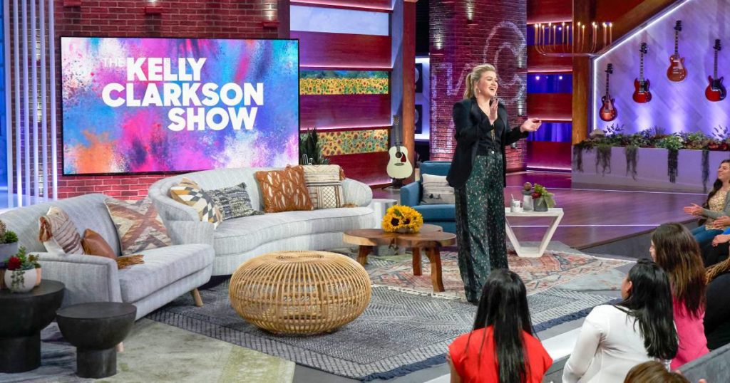 Alleged misconduct on Kelly Clarkson's talk show |  Displays