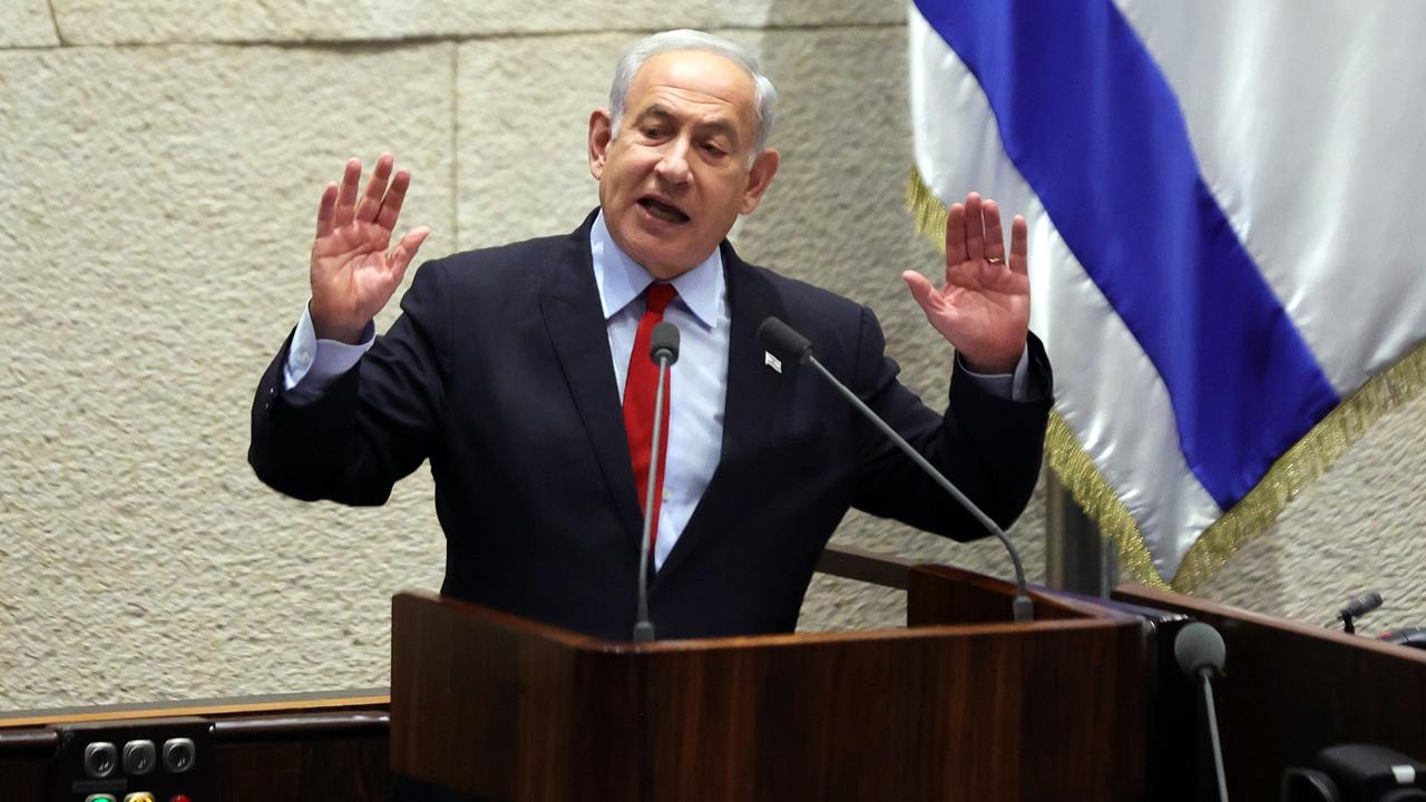 Despite the wave of protests, Netanyahu pushes a new budget through the Israeli Parliament |  outside