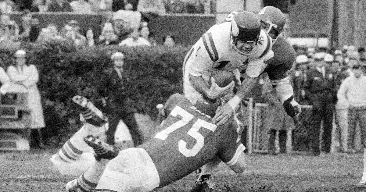 Joe Kapp, first Super Bowl quarterback for the Minnesota Vikings, has died at the age of 85
