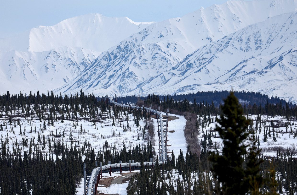 Trans-Alaska crude oil pipeline.  America is the world's second largest climate polluter after China.  The film is solid