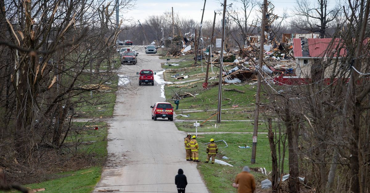 US tornado death toll rises to 32