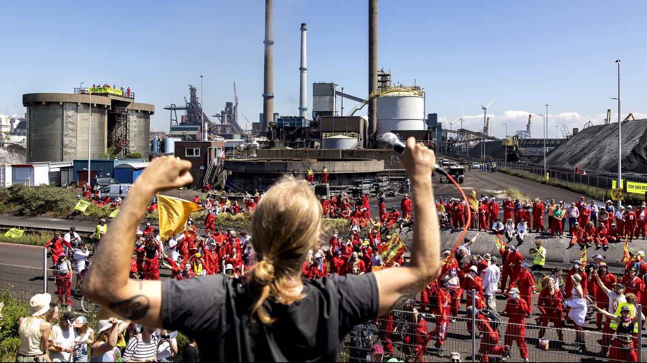 Environmental activists protest in the heart of Tata Steel: "I'm fed up with this factory!"  |  general