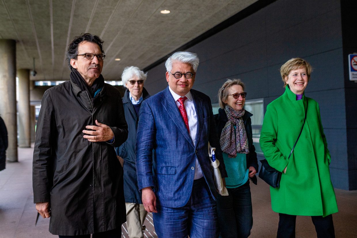     Ranti Tjan (center) before the trial on May 30.  Lena Selge's photo