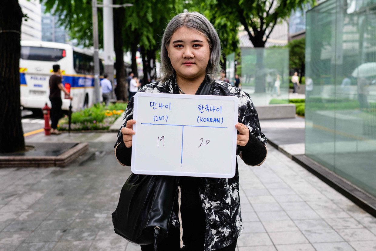 Student Kim Hye-rim was 20 years old and suddenly she was 19 again because of the new counting method.  Image AFP