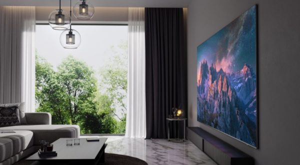 Samsung brings a huge TV to the Netherlands at a hefty price