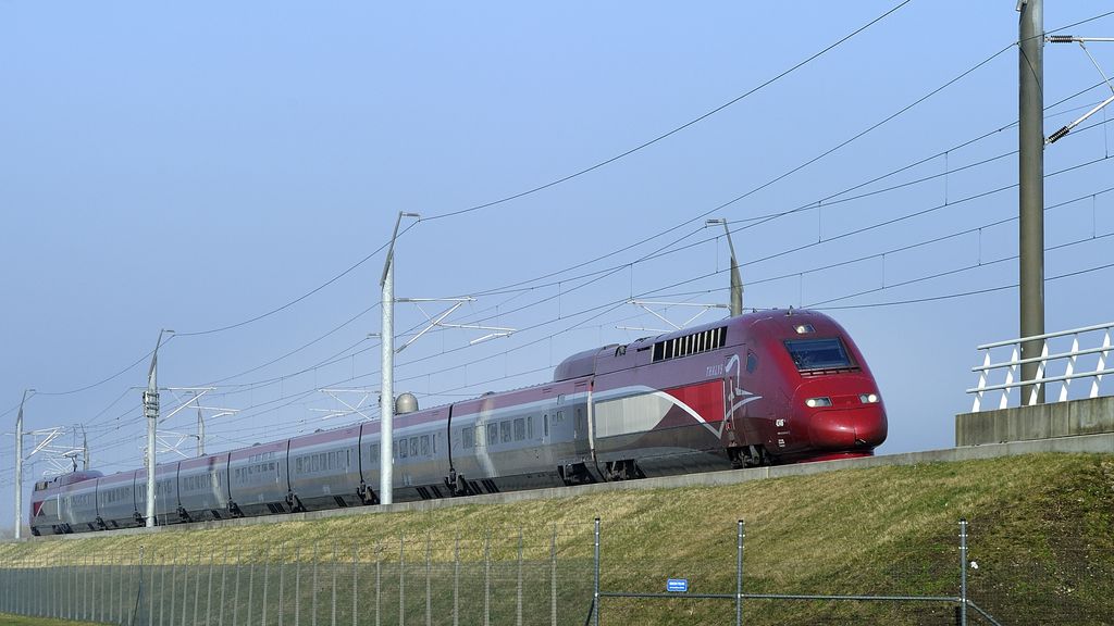High-speed train is not 300, but 80 km / h due to incorrect calculation during the construction of the bridge