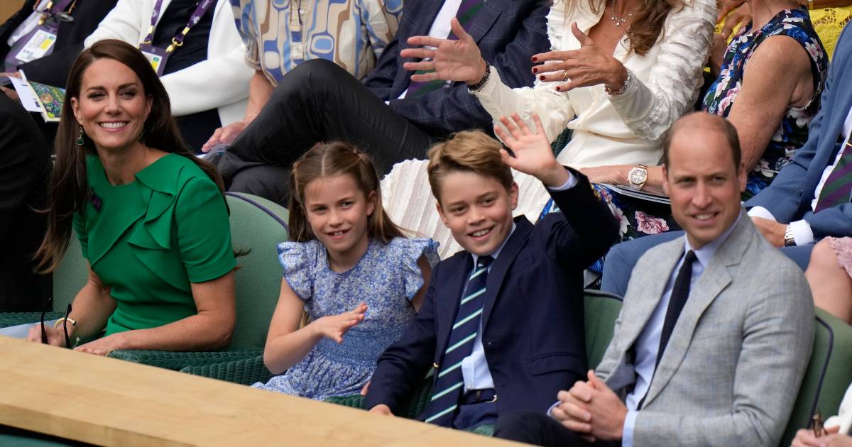 Britain's Prince George and his sister Charlotte enjoy an intense final at Wimbledon |  Displays