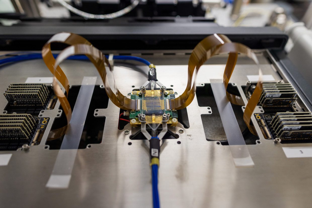 A photon quantum processor from Quix Quantum, a company on the University of Twente Enschede campus.  Sculpture by Hermann Engbers