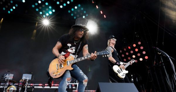 “Hallo Düsseldorf” The lead singer of Guns N’ Roses greets the crowd in Weert.  Then he tortured them for three hours