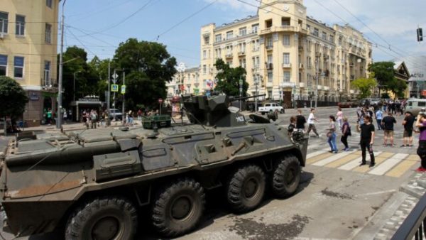 How are China and the US reacting to the situation in Russia?