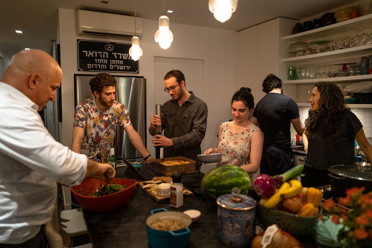 The Benamram family in the kitchen.  Image for De Volkskrant by Jonah Markowitz