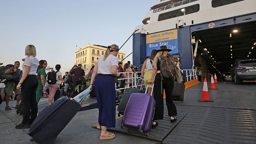 Greek ferry crew announces strike after man's death in Piraeus