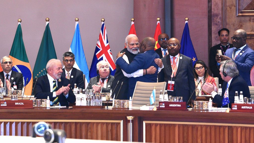 The African Union receives the membership of the Group of Twenty at the outset of the summit in New Delhi