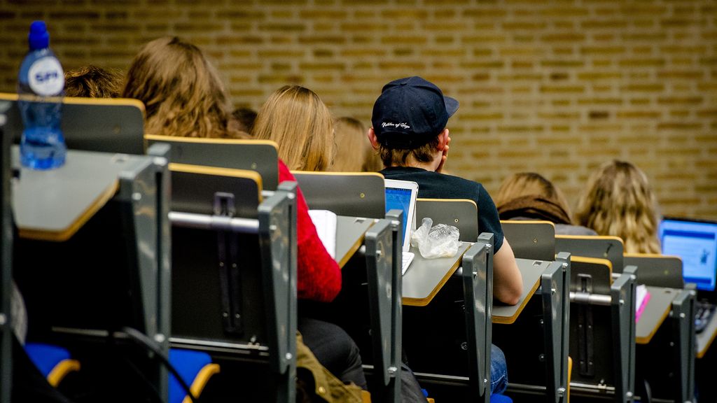 More international students continue to work in the Netherlands after their studies